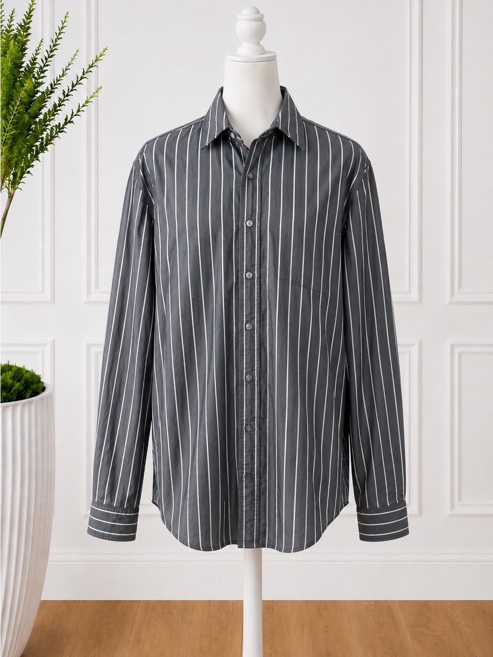 Vintage American Eagle Men’s Gray and White Striped Button Front XL 100% Cotton